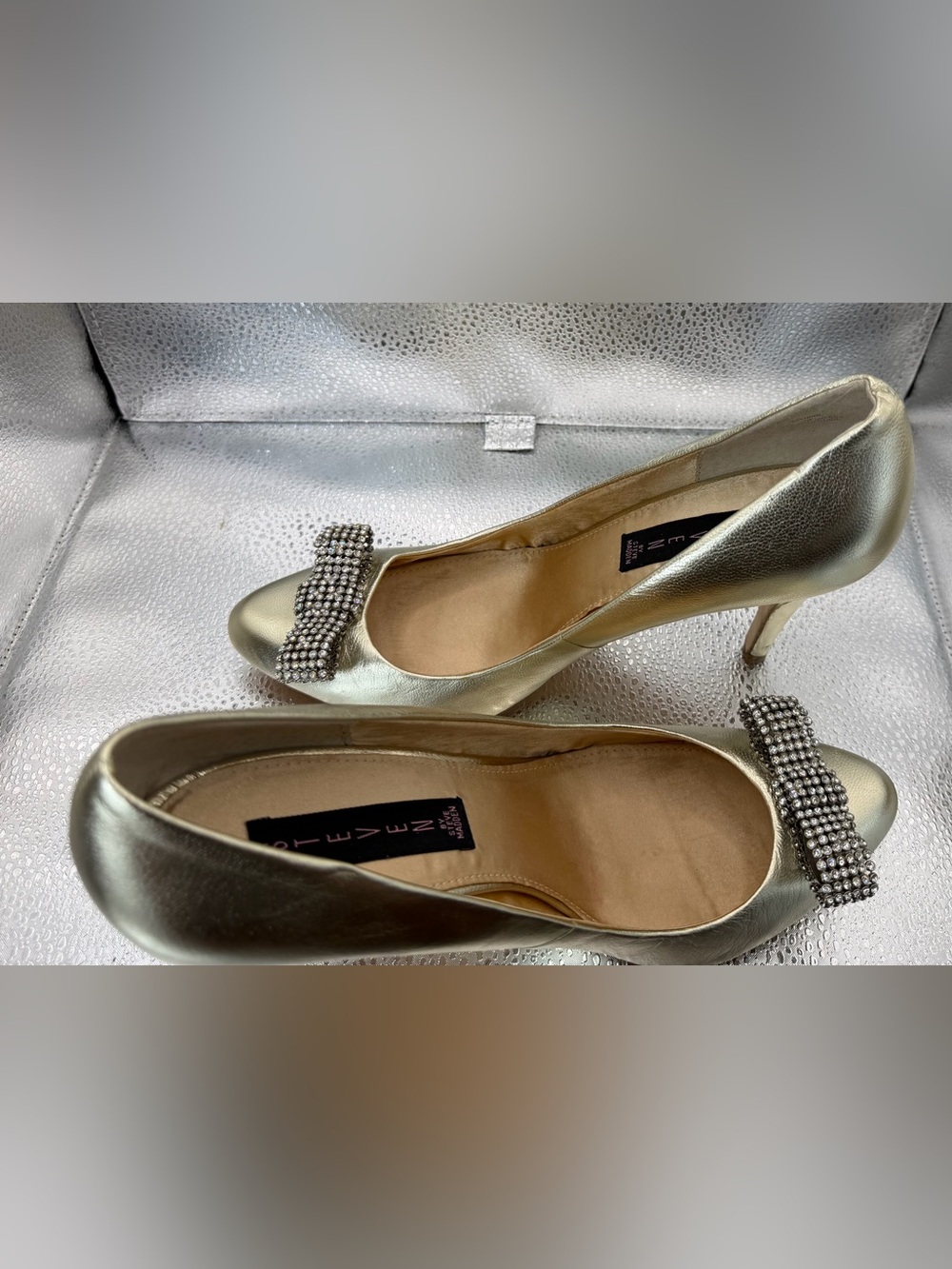Steven by Steve Madden champagne gold stiletto pumps with rhinestone bow size 9 - Picture 7 of 9